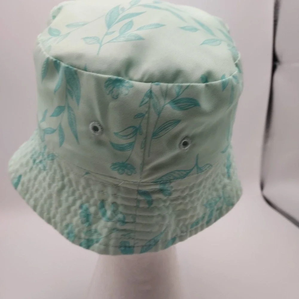 Women's Eddie Bauer floral bucket hat in mint green with aqua blue leaf floral